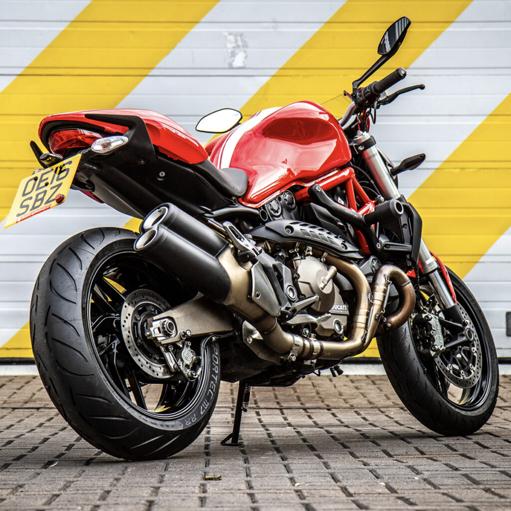 Ducati monster 2024 stripe 821