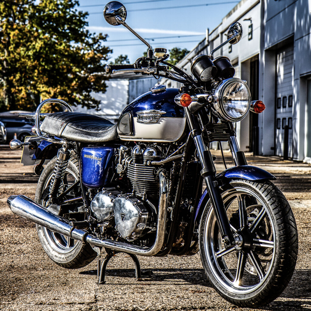 Triumph bonneville deals se